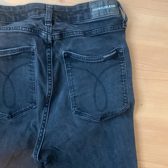 Calvin Klein Jeans - Picture 2 of 5